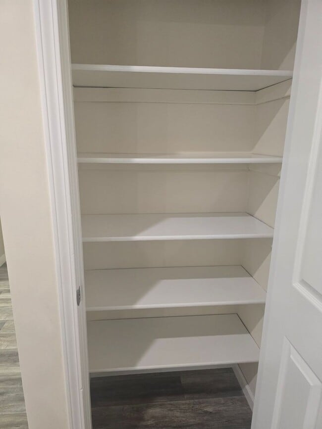 Building Photo - 1958-MF2-E4