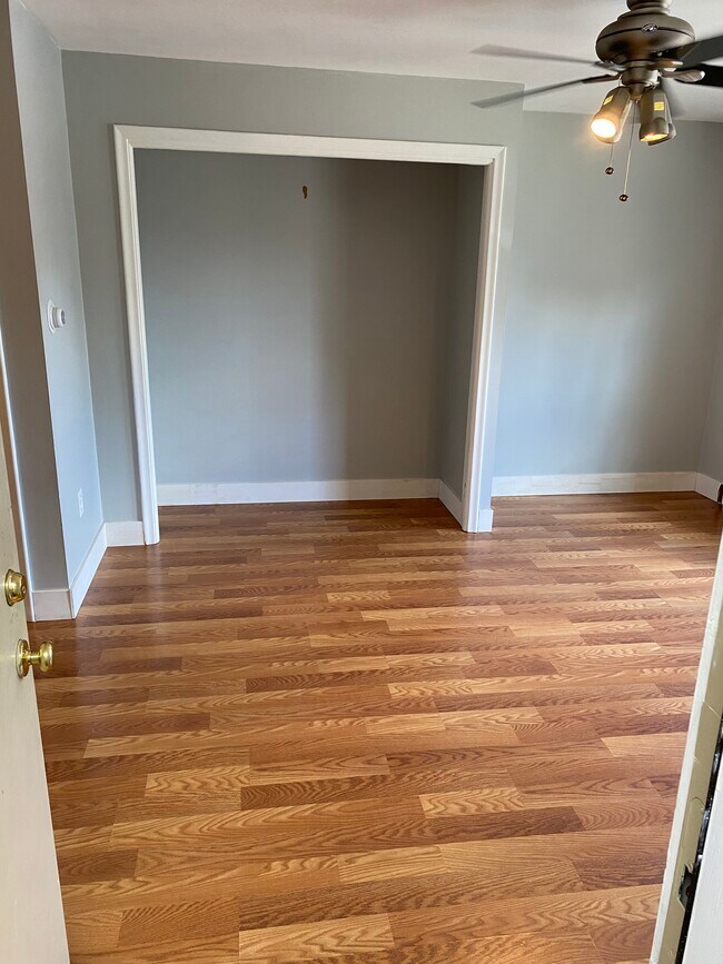 Building Photo - 1135 S Washington Ave #14