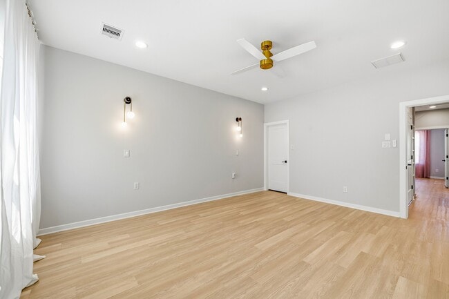 Building Photo - 2032 W Tidwell Rd