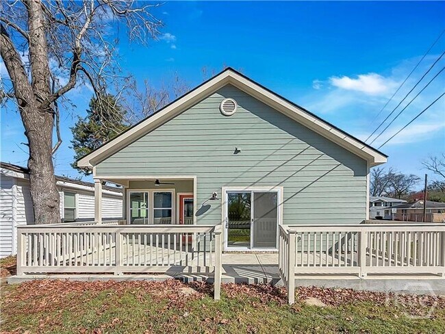 Building Photo - 3503 Haslam Ave