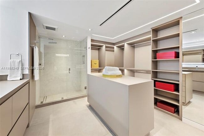 Building Photo - 2301 Collins Ave