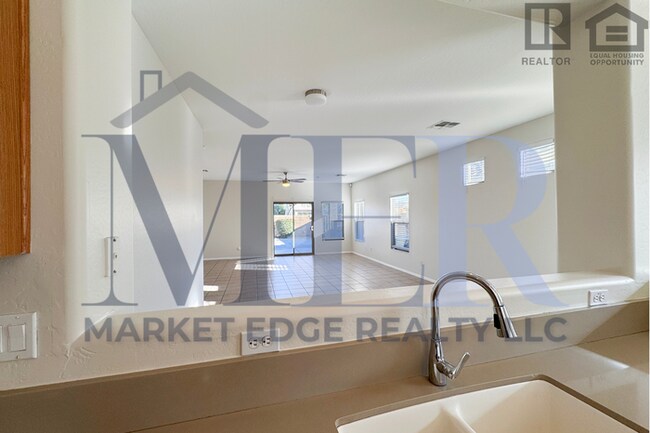 Building Photo - 3Bed/2Bath Home at Cotton Ln/Greenway Rd! $399 MOVE-IN SPECIAL! Ready for Immediate Move-In!