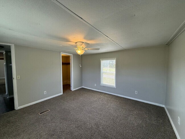 Building Photo - Nice 2 bedroom, 2 bath Mobile home