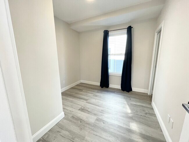 Building Photo - 23 Newport St