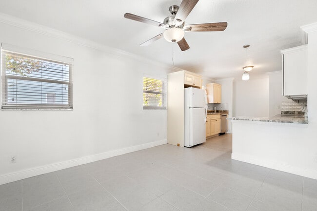 Building Photo - 2173 W Vina Del Mar Blvd