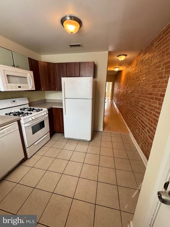 Building Photo - 445 E Fort Ave