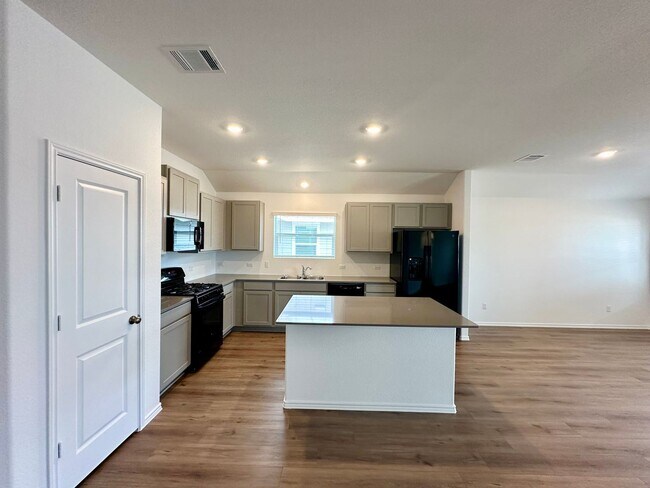 Building Photo - Beautiful Recently New Build Home in West ...