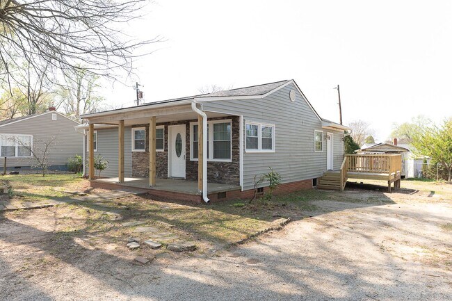 Building Photo - Updated 3 Bed 2 Bath Home in Greensboro