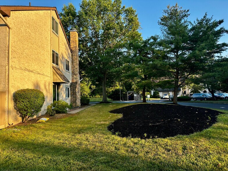 Building Photo - 99 Thoreau Dr