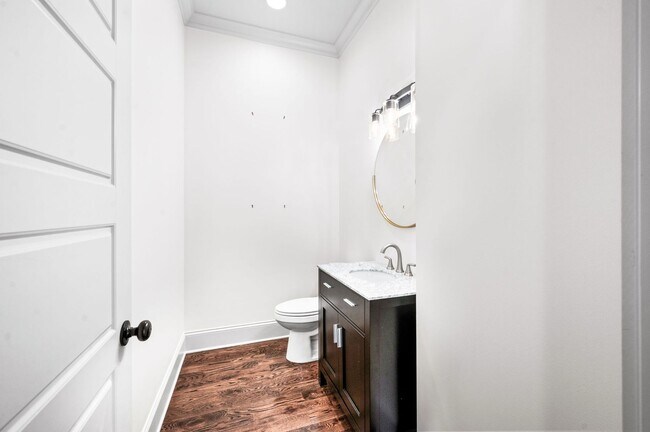 Building Photo - 1735 Hillmont Dr