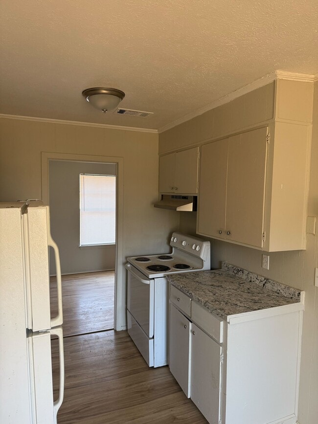 Building Photo - 332 N Flag Chapel Rd