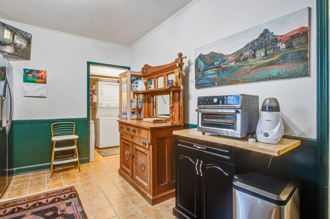 Building Photo - 4420 S Rhett Ave