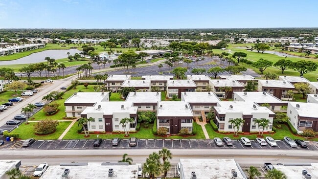 Building Photo - 677 Normandy Ln