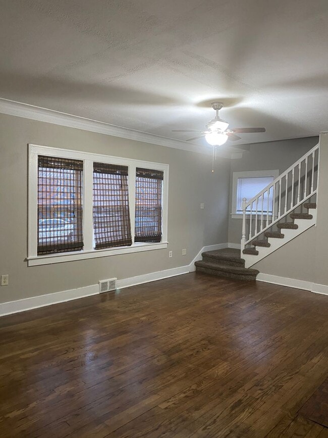 Building Photo - Large Glen Park Home