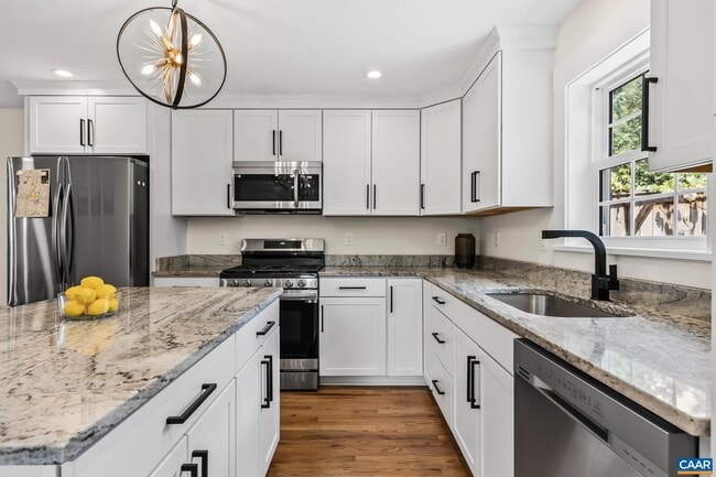 Building Photo - 903 Charlton Ave