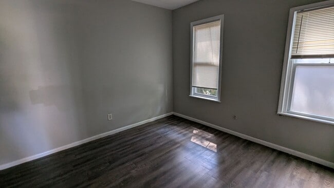 Building Photo - 498 Gage St