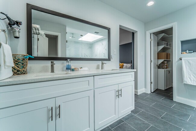 Master Bathroom - 10014 Bridgegate Cir