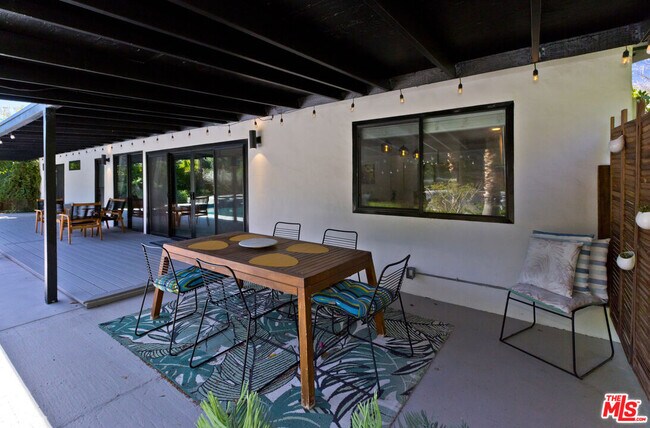 Building Photo - 2660 N Farrell Dr