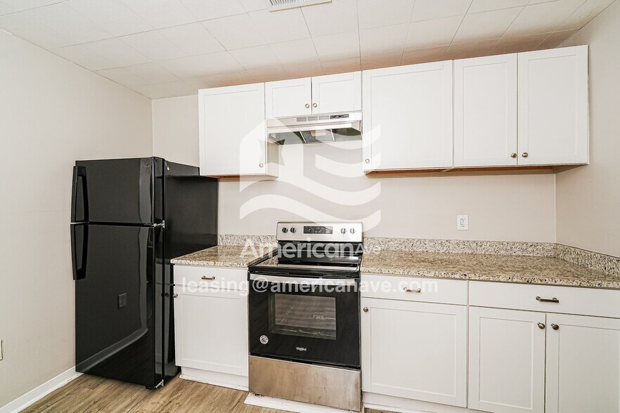 Building Photo - 917 School Terrace