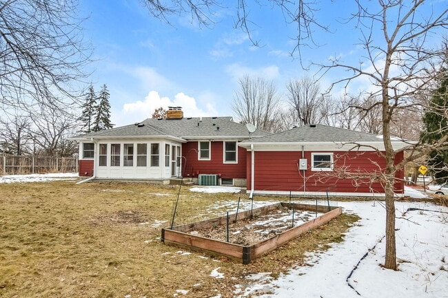 Building Photo - 2420 Sumter Ave S