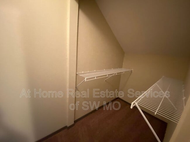 Building Photo - 3142 W Golden Valley