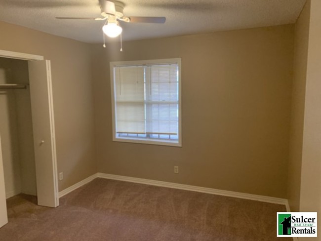 Building Photo - Renovated 3 Bedroom House. HUD Accepted
