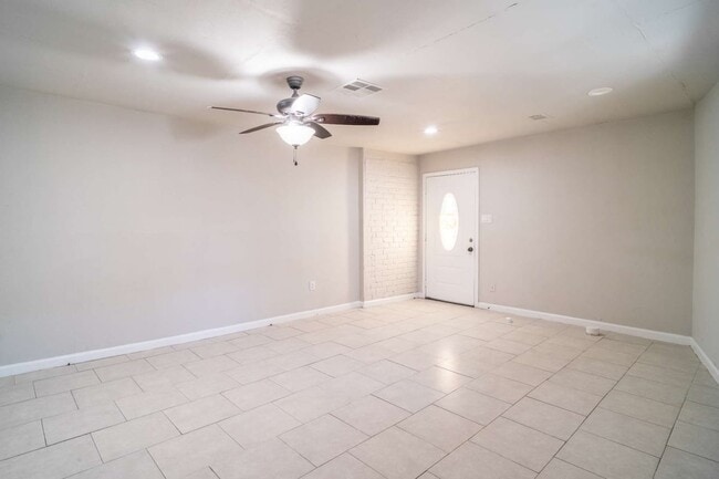 Building Photo - 11623 Rowan Ln
