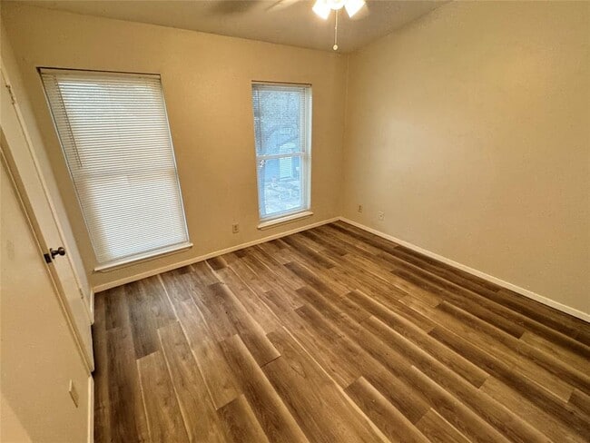 Building Photo - 3822 Southway Dr