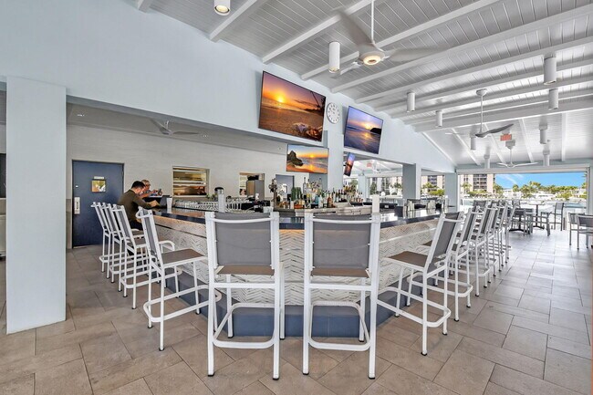 Building Photo - 2707 N Ocean Blvd