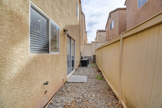 Building Photo - Great home with 4 bedrooms, 2.5 baths. New Floors Paint and Countertops.