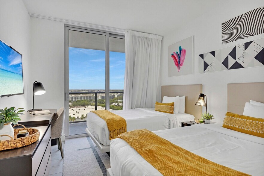 Building Photo - 4010 S Ocean Dr