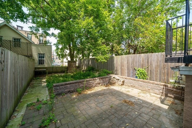 Building Photo - 213 Ogden Ave.