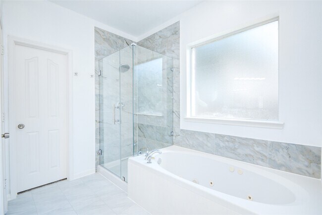 Building Photo - 14411 Chartley Falls Dr