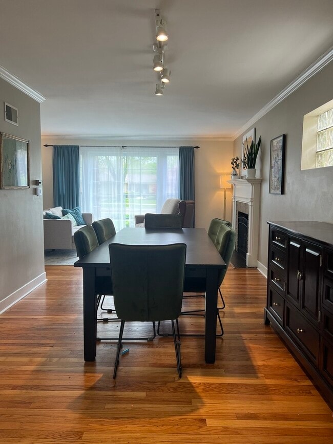 Building Photo - 4716 Wolf Rd