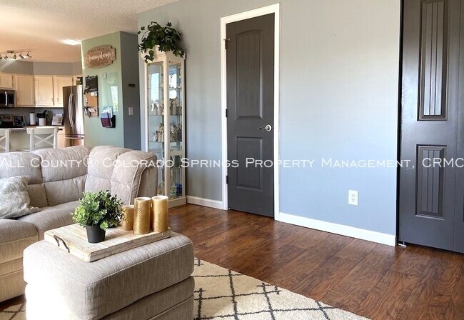 Building Photo - 5020 Wainwright Dr