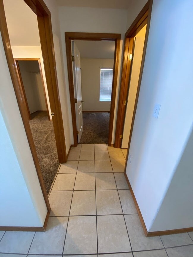 Building Photo - April Rent Free - House with Triple Car Garage