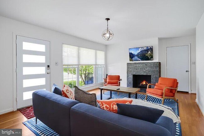 Building Photo - 9724 Admiralty Dr
