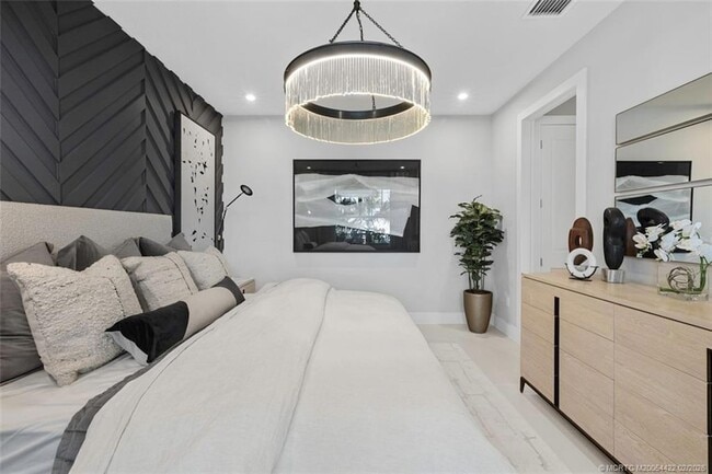 Building Photo - 823 SW Pr Ave