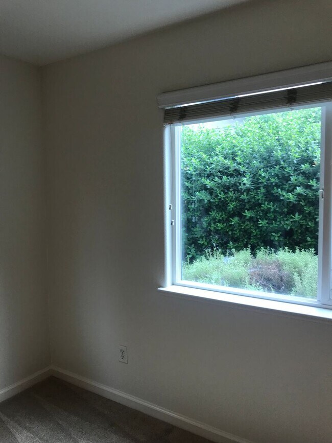 Building Photo - 562 Morgan Dr