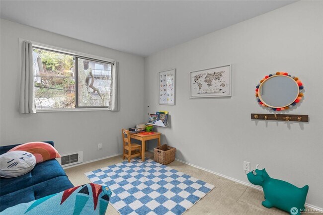 Building Photo - 2Bd/1.75Ba Seattle Condo