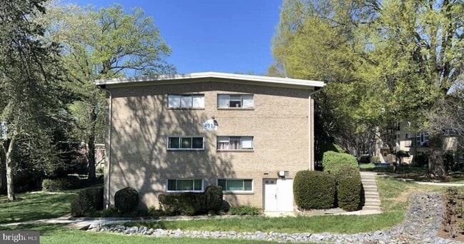 Building Photo - 4911 Americana Dr