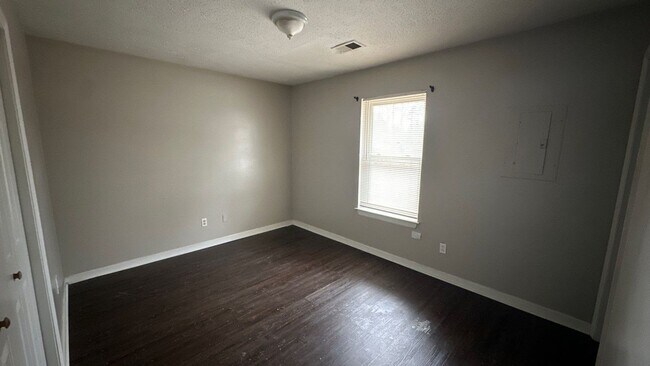 Building Photo - 1414 23rd Ave N