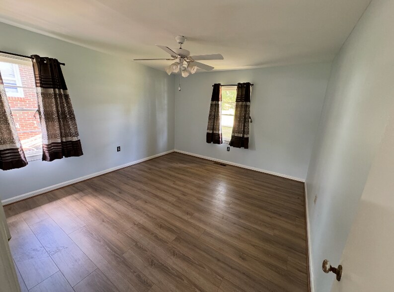 Building Photo - 2810 6th Ave