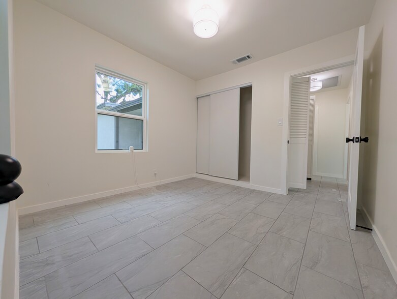 Building Photo - 18700 Collins St