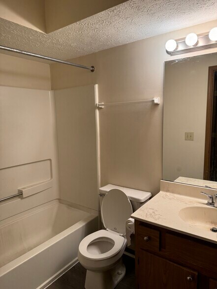 Building Photo - 5345 Stonemeadow Ave