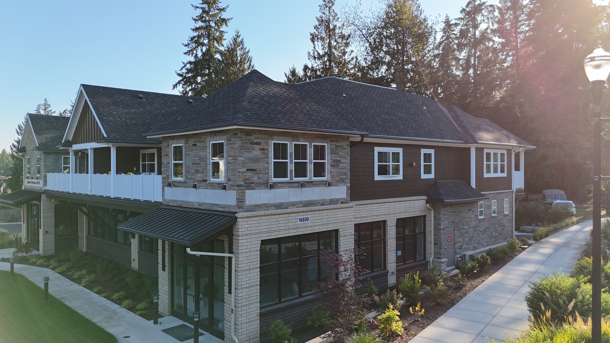 Residential Units on 2nd Floor - 16600 Boones Ferry Rd