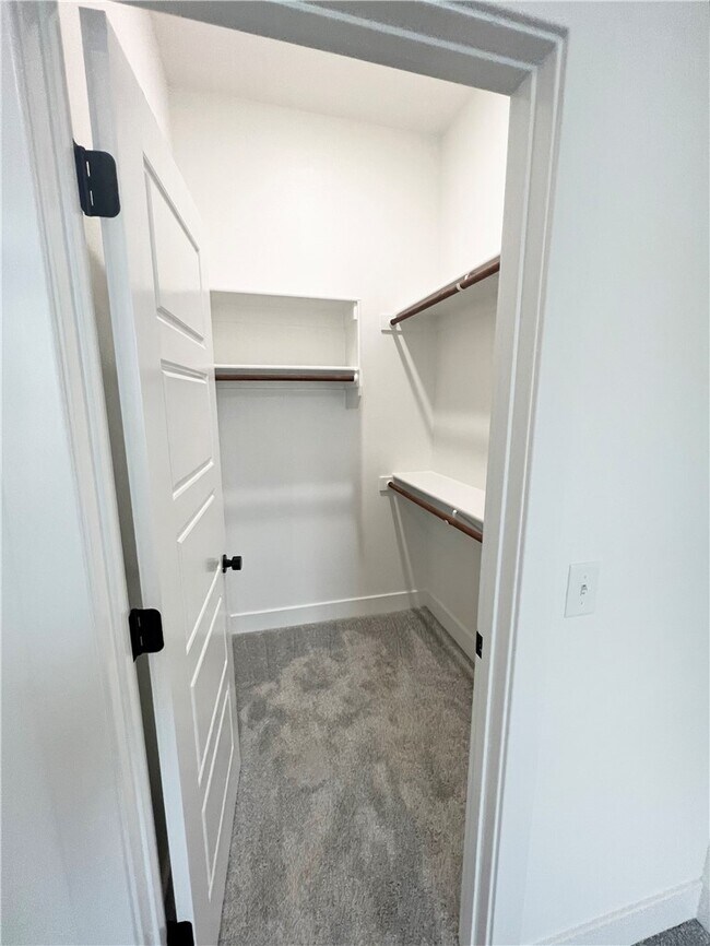 Building Photo - 6304 SW Luna Ln