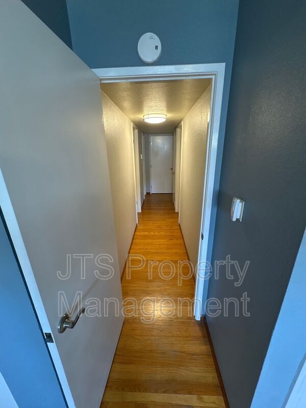 Building Photo - 2128 W La Loma Dr