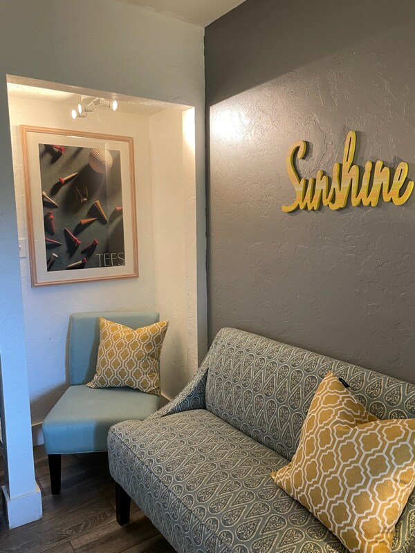 Building Photo - 700 Olde Camelot Cir