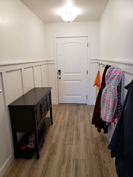 Building Photo - 463 S Fox Chase Ln